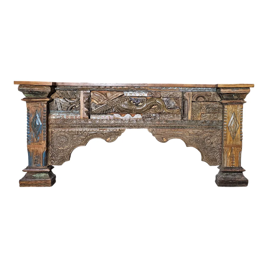 La Consola del Arco de Tallado | Ornate Arched Carving Console