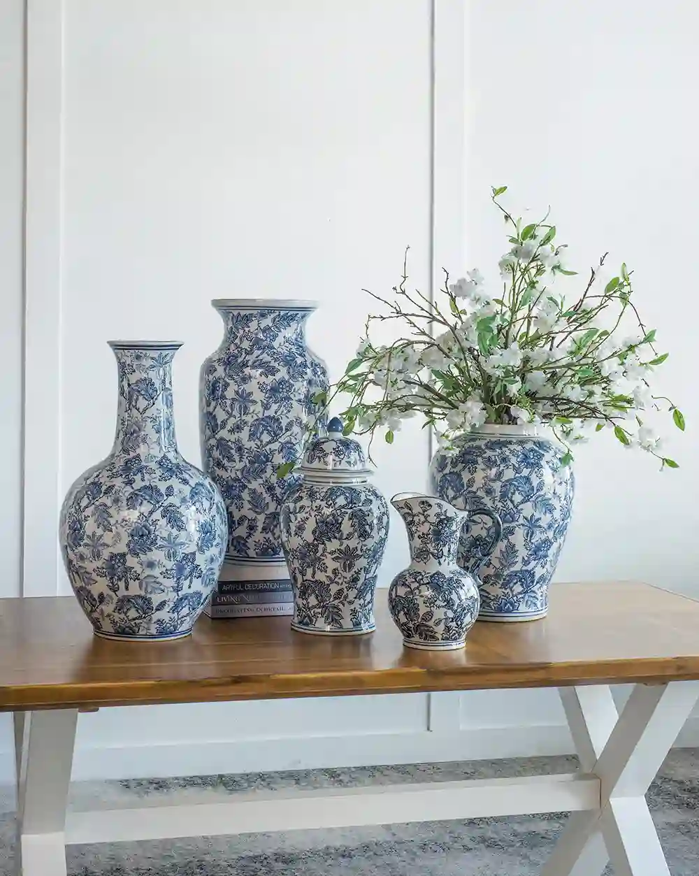 Lan Ting Ming Yuhuchun Pear-Shaped Imperial Vase