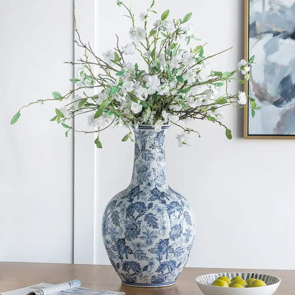 Lan Ting Ming Yuhuchun Pear-Shaped Imperial Vase