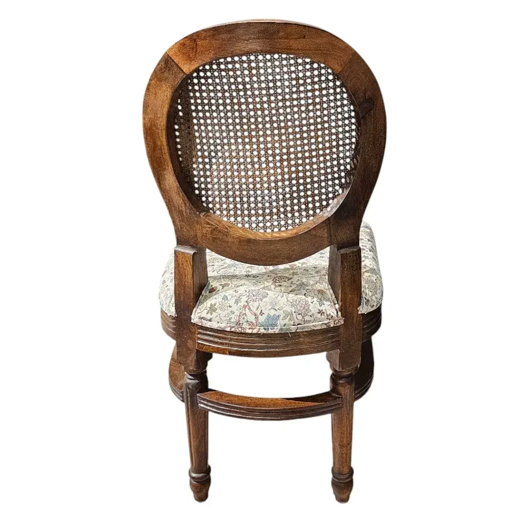 La Chaise Medallion Royale (The Royal Medallion Chair)
