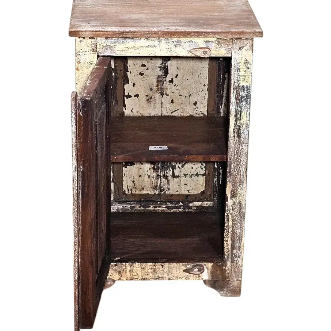 Rustic Heritage Nightstand (Mesa de Noche Rústica)