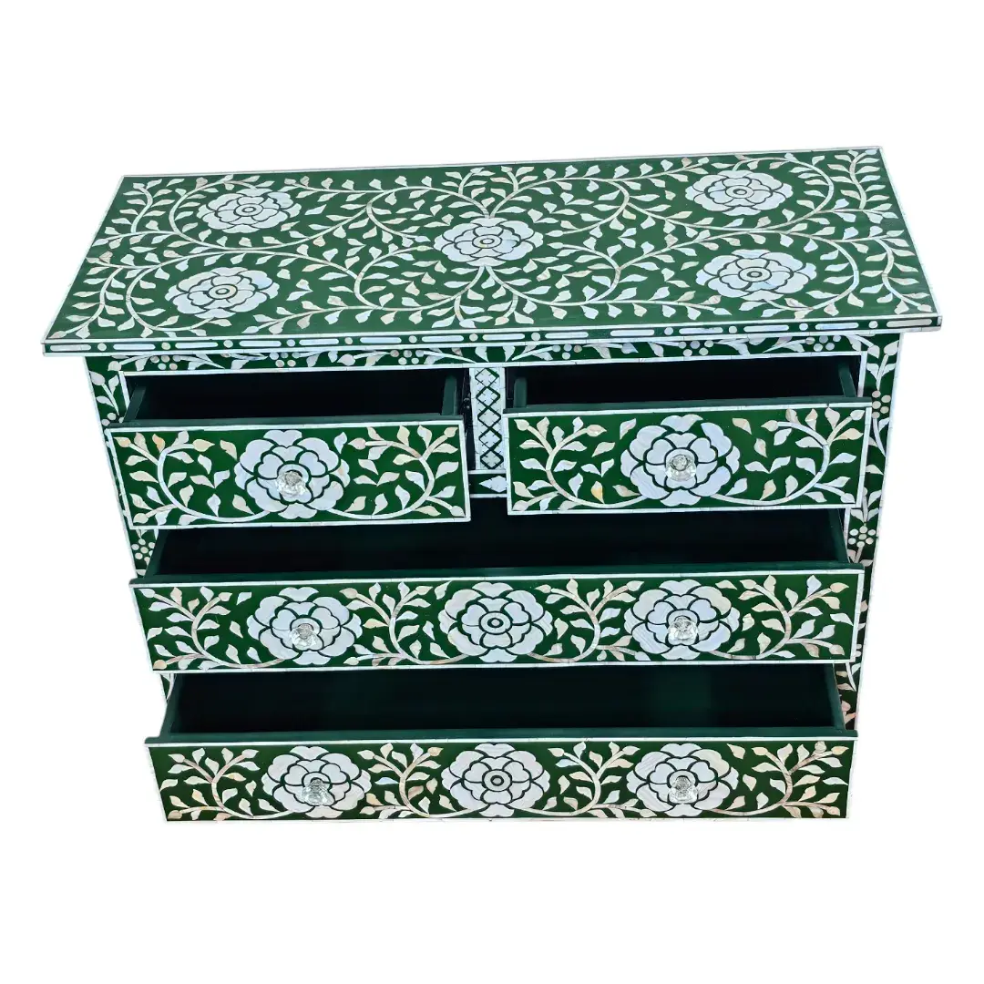 The Versailles D'émeraude The Emerald Versailles Chest