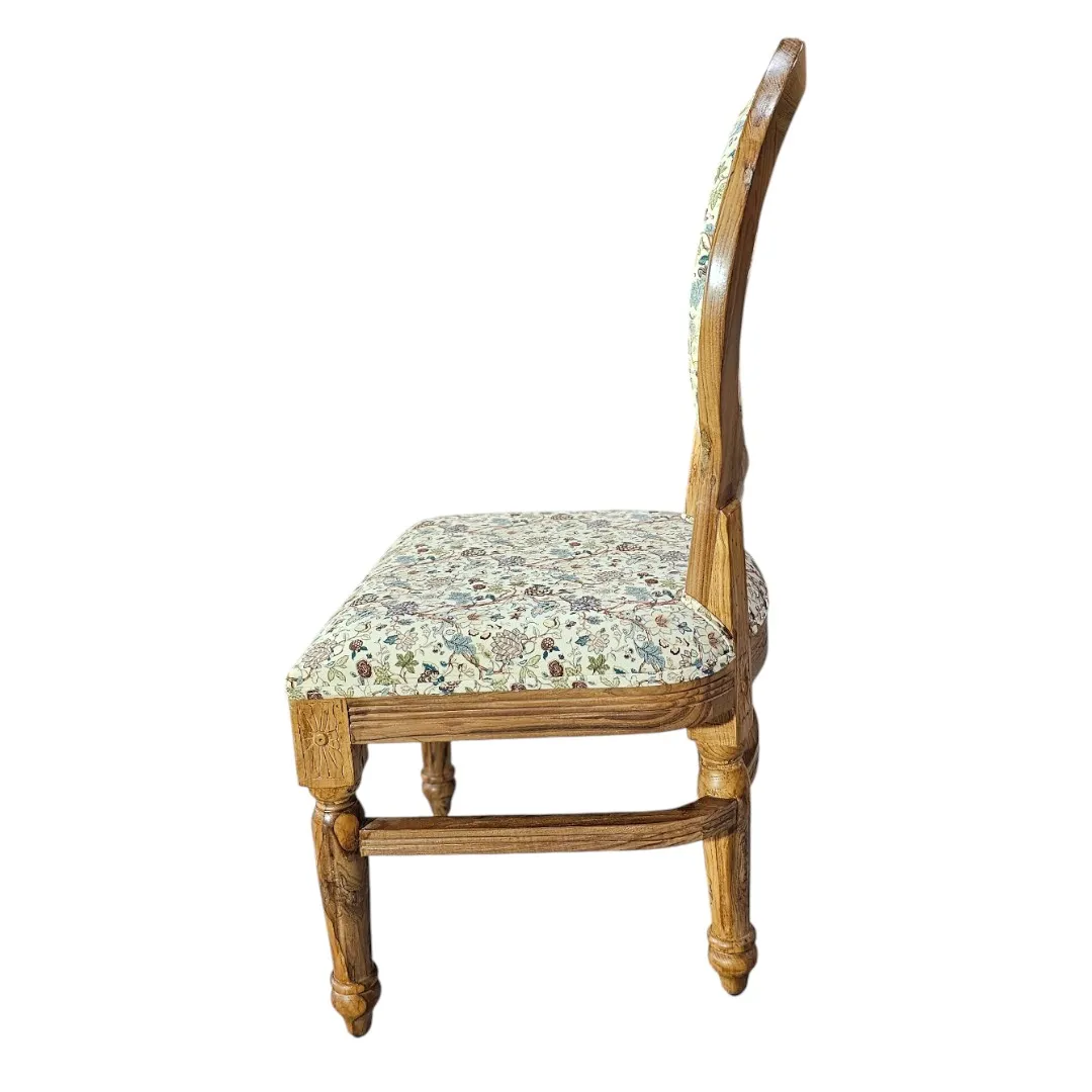 La Chaise Medallion Royale (The Royal Medallion Chair)
