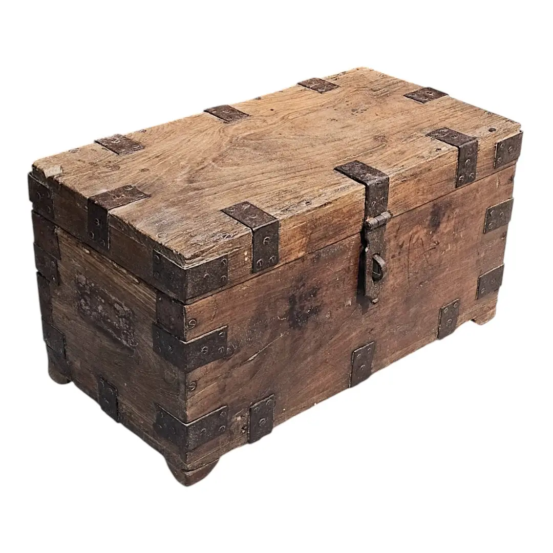 Samode Palace Found Wood Trunk