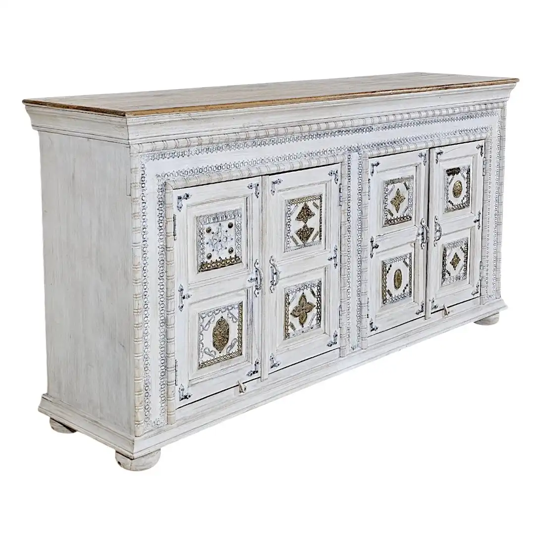 The Marwar Brass-Inlaid Mango Wood Sideboard الميز المارواري الجانبي من خشب المانجو المرصع بالنحاس